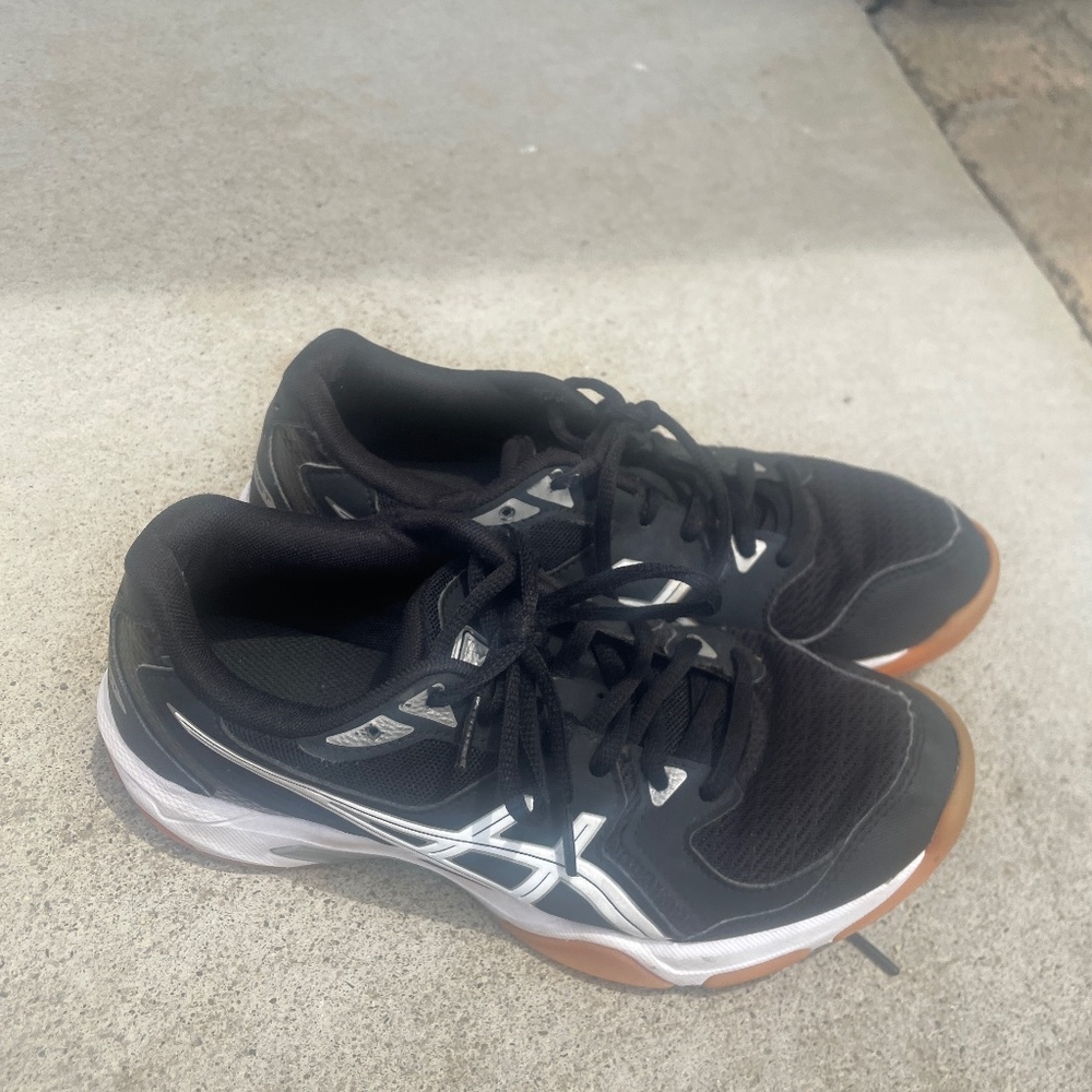 Volleyball shoes